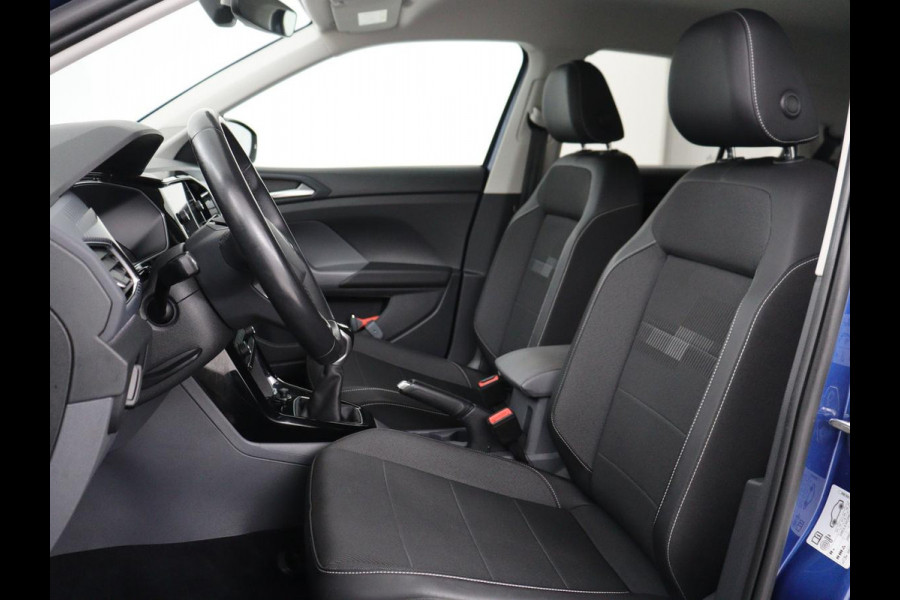 Volkswagen T-Cross 1.0 TSI Style | Carplay | Navigatie | Adaptive cruise | Full LED | Side Assist | Parkeerhulp | Getint glas | Climate control | Bluetooth | 18'' | Black Design Pack