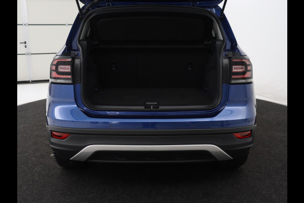 Volkswagen T-Cross 1.0 TSI Style | Carplay | Navigatie | Adaptive cruise | Full LED | Side Assist | Parkeerhulp | Getint glas | Climate control | Bluetooth | 18'' | Black Design Pack