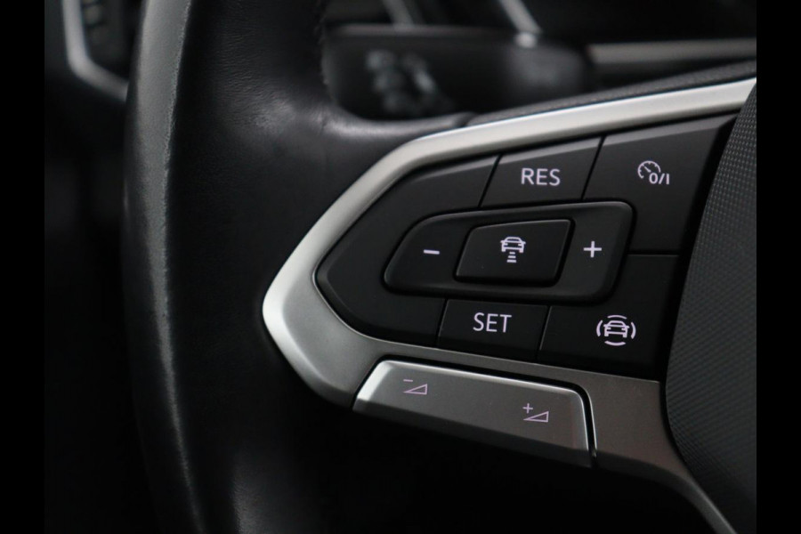 Volkswagen T-Cross 1.0 TSI Style | Carplay | Navigatie | Adaptive cruise | Full LED | Side Assist | Parkeerhulp | Getint glas | Climate control | Bluetooth | 18'' | Black Design Pack