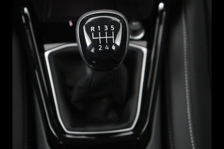 Volkswagen T-Cross 1.0 TSI Style | Carplay | Navigatie | Adaptive cruise | Full LED | Side Assist | Parkeerhulp | Getint glas | Climate control | Bluetooth | 18'' | Black Design Pack