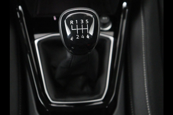 Volkswagen T-Cross 1.0 TSI Style | Carplay | Navigatie | Adaptive cruise | Full LED | Side Assist | Parkeerhulp | Getint glas | Climate control | Bluetooth | 18'' | Black Design Pack
