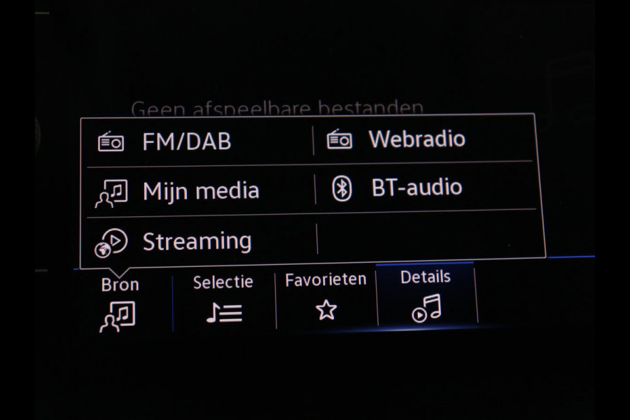 Volkswagen T-Cross 1.0 TSI Style | Carplay | Navigatie | Adaptive cruise | Full LED | Side Assist | Parkeerhulp | Getint glas | Climate control | Bluetooth | 18'' | Black Design Pack