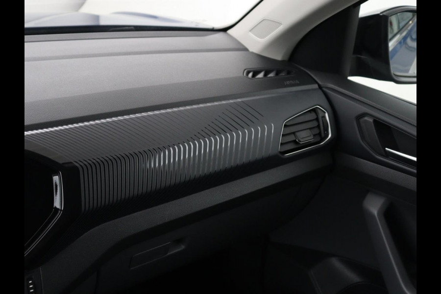 Volkswagen T-Cross 1.0 TSI Style | Carplay | Navigatie | Adaptive cruise | Full LED | Side Assist | Parkeerhulp | Getint glas | Climate control | Bluetooth | 18'' | Black Design Pack