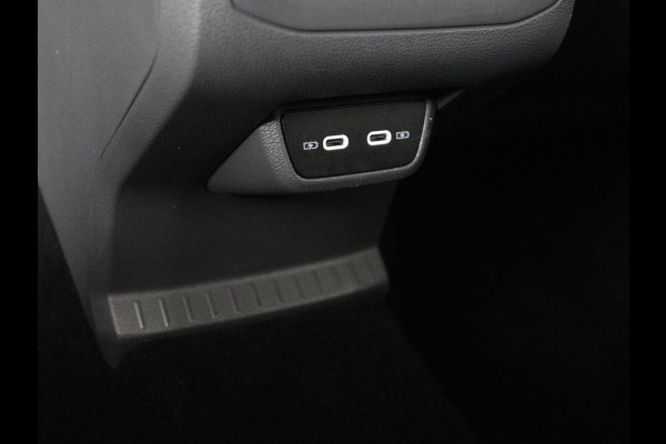 Volkswagen T-Cross 1.0 TSI Style | Carplay | Navigatie | Adaptive cruise | Full LED | Side Assist | Parkeerhulp | Getint glas | Climate control | Bluetooth | 18'' | Black Design Pack