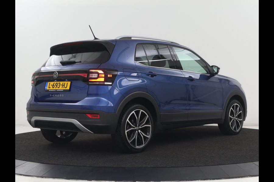 Volkswagen T-Cross 1.0 TSI Style | Carplay | Navigatie | Adaptive cruise | Full LED | Side Assist | Parkeerhulp | Getint glas | Climate control | Bluetooth | 18'' | Black Design Pack