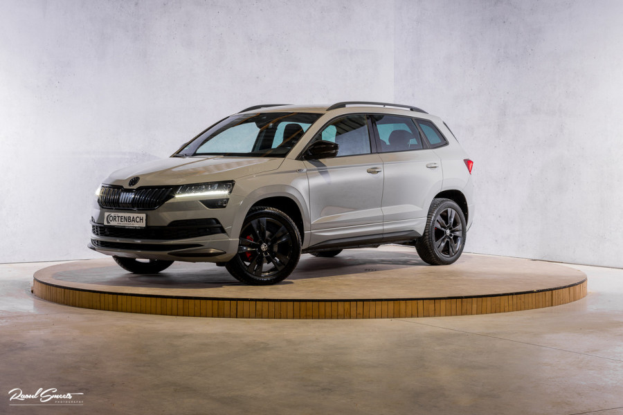 Škoda Karoq 1.5 TSI ACT Sportline Business | Zwenkbare trekhaak | Steel Grey | Blis | Cruise control | Apple carplay |
