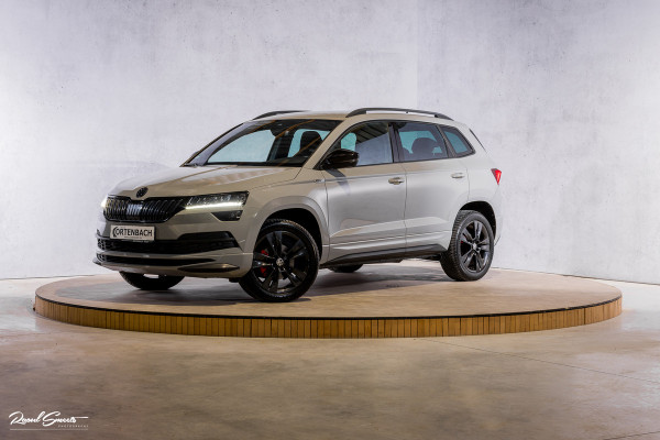Škoda Karoq 1.5 TSI ACT Sportline Business | Zwenkbare trekhaak | Steel Grey | Blis | Cruise control | Apple carplay |