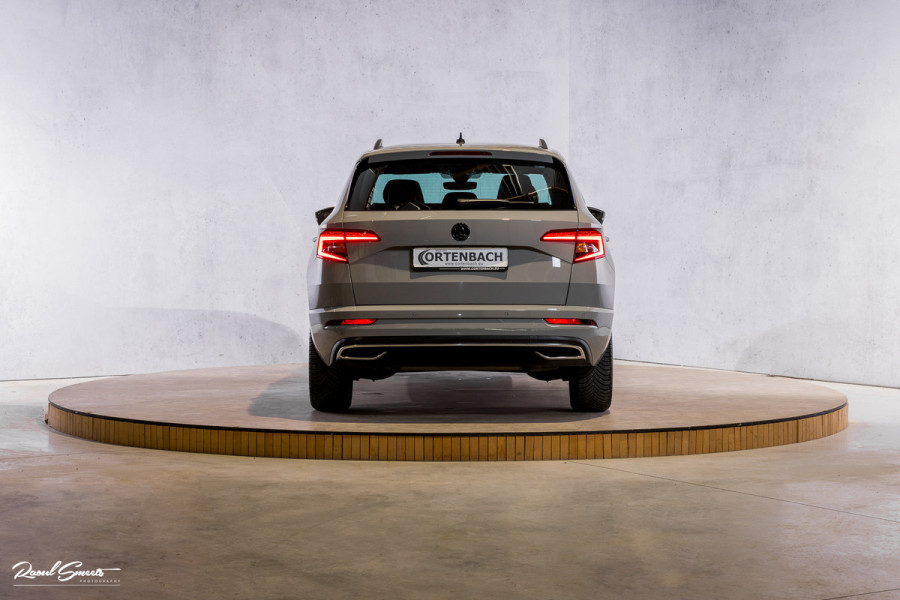 Škoda Karoq 1.5 TSI ACT Sportline Business | Zwenkbare trekhaak | Steel Grey | Blis | Cruise control | Apple carplay |
