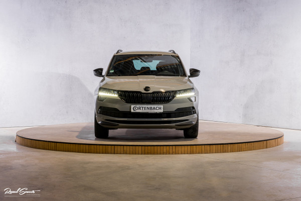 Škoda Karoq 1.5 TSI ACT Sportline Business | Zwenkbare trekhaak | Steel Grey | Blis | Cruise control | Apple carplay |