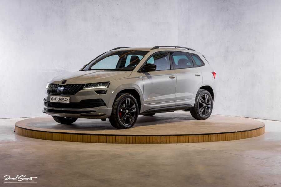 Škoda Karoq 1.5 TSI ACT Sportline Business | Zwenkbare trekhaak | Steel Grey | Blis | Cruise control | Apple carplay |