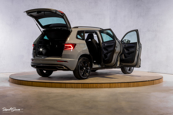 Škoda Karoq 1.5 TSI ACT Sportline Business | Zwenkbare trekhaak | Steel Grey | Blis | Cruise control | Apple carplay |