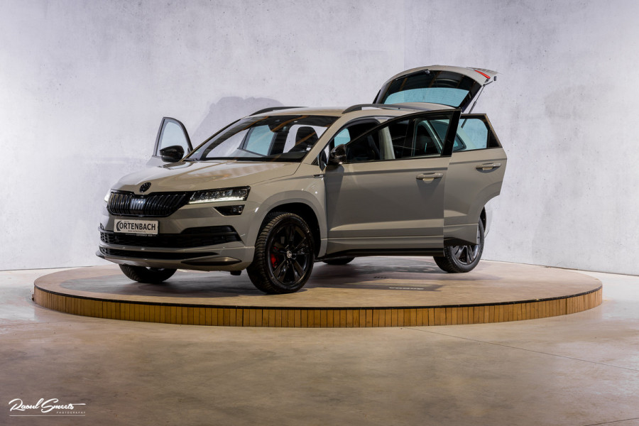 Škoda Karoq 1.5 TSI ACT Sportline Business | Zwenkbare trekhaak | Steel Grey | Blis | Cruise control | Apple carplay |