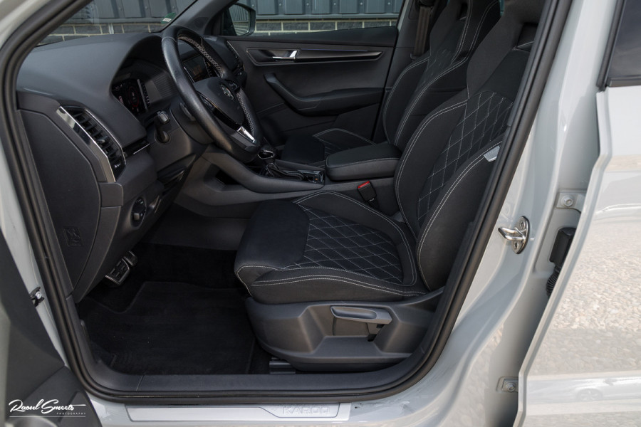 Škoda Karoq 1.5 TSI ACT Sportline Business | Zwenkbare trekhaak | Steel Grey | Blis | Cruise control | Apple carplay |