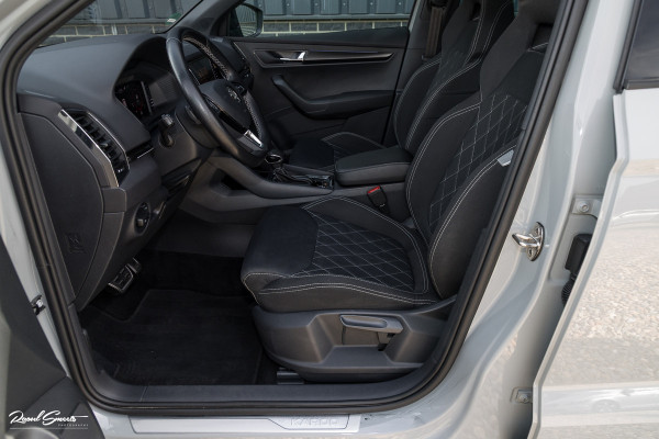Škoda Karoq 1.5 TSI ACT Sportline Business | Zwenkbare trekhaak | Steel Grey | Blis | Cruise control | Apple carplay |