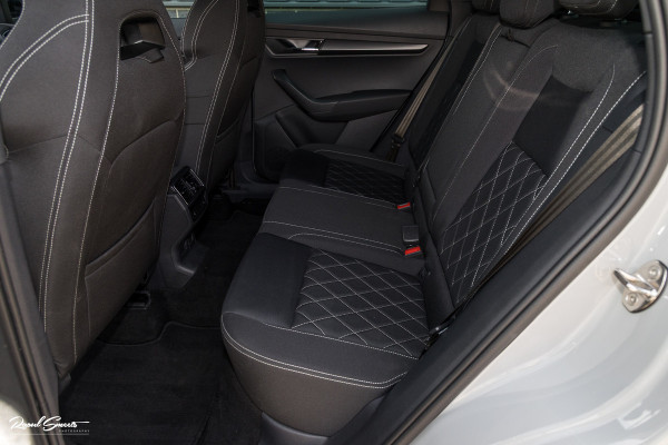 Škoda Karoq 1.5 TSI ACT Sportline Business | Zwenkbare trekhaak | Steel Grey | Blis | Cruise control | Apple carplay |
