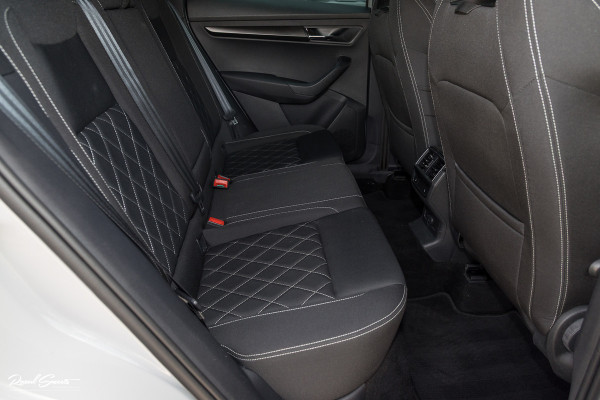 Škoda Karoq 1.5 TSI ACT Sportline Business | Zwenkbare trekhaak | Steel Grey | Blis | Cruise control | Apple carplay |