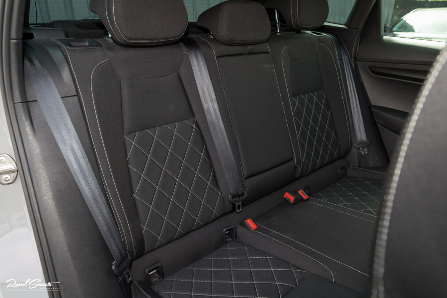 Škoda Karoq 1.5 TSI ACT Sportline Business | Zwenkbare trekhaak | Steel Grey | Blis | Cruise control | Apple carplay |