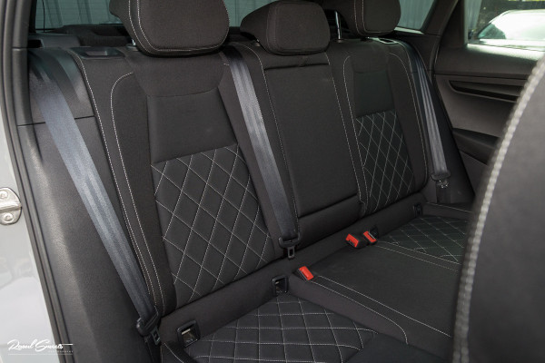 Škoda Karoq 1.5 TSI ACT Sportline Business | Zwenkbare trekhaak | Steel Grey | Blis | Cruise control | Apple carplay |