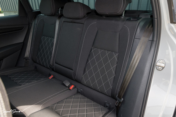 Škoda Karoq 1.5 TSI ACT Sportline Business | Zwenkbare trekhaak | Steel Grey | Blis | Cruise control | Apple carplay |