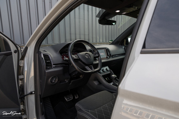 Škoda Karoq 1.5 TSI ACT Sportline Business | Zwenkbare trekhaak | Steel Grey | Blis | Cruise control | Apple carplay |