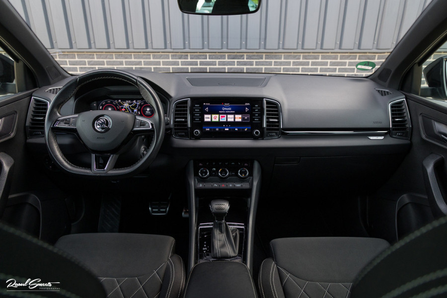 Škoda Karoq 1.5 TSI ACT Sportline Business | Zwenkbare trekhaak | Steel Grey | Blis | Cruise control | Apple carplay |