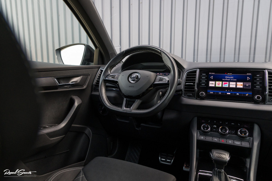 Škoda Karoq 1.5 TSI ACT Sportline Business | Zwenkbare trekhaak | Steel Grey | Blis | Cruise control | Apple carplay |