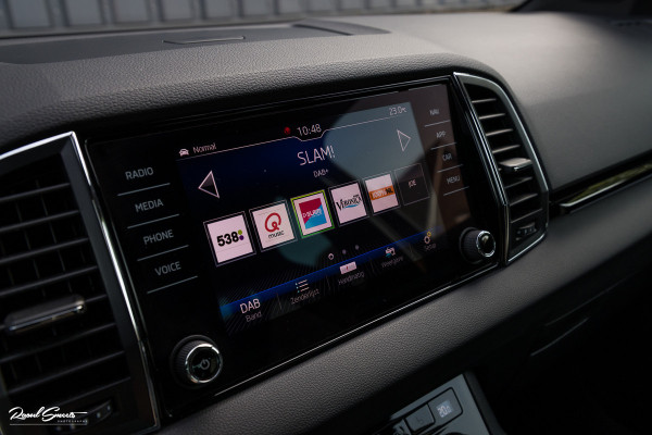 Škoda Karoq 1.5 TSI ACT Sportline Business | Zwenkbare trekhaak | Steel Grey | Blis | Cruise control | Apple carplay |