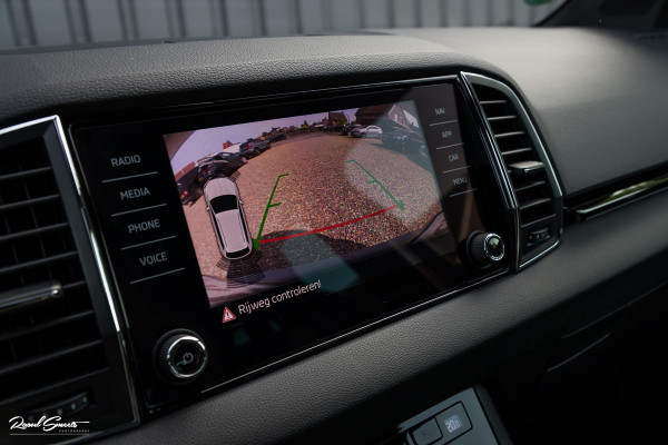 Škoda Karoq 1.5 TSI ACT Sportline Business | Zwenkbare trekhaak | Steel Grey | Blis | Cruise control | Apple carplay |