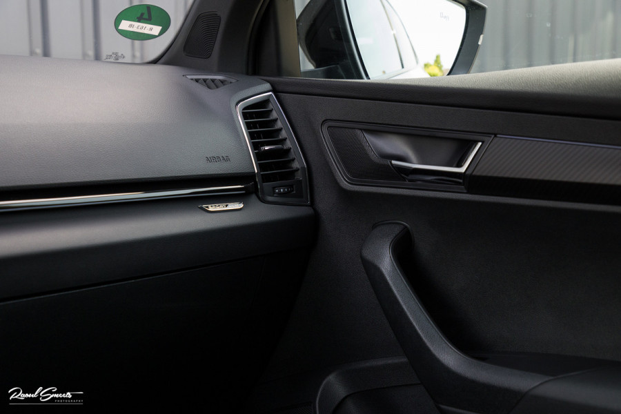 Škoda Karoq 1.5 TSI ACT Sportline Business | Zwenkbare trekhaak | Steel Grey | Blis | Cruise control | Apple carplay |