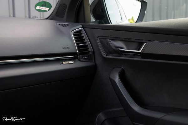 Škoda Karoq 1.5 TSI ACT Sportline Business | Zwenkbare trekhaak | Steel Grey | Blis | Cruise control | Apple carplay |
