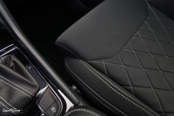 Škoda Karoq 1.5 TSI ACT Sportline Business | Zwenkbare trekhaak | Steel Grey | Blis | Cruise control | Apple carplay |