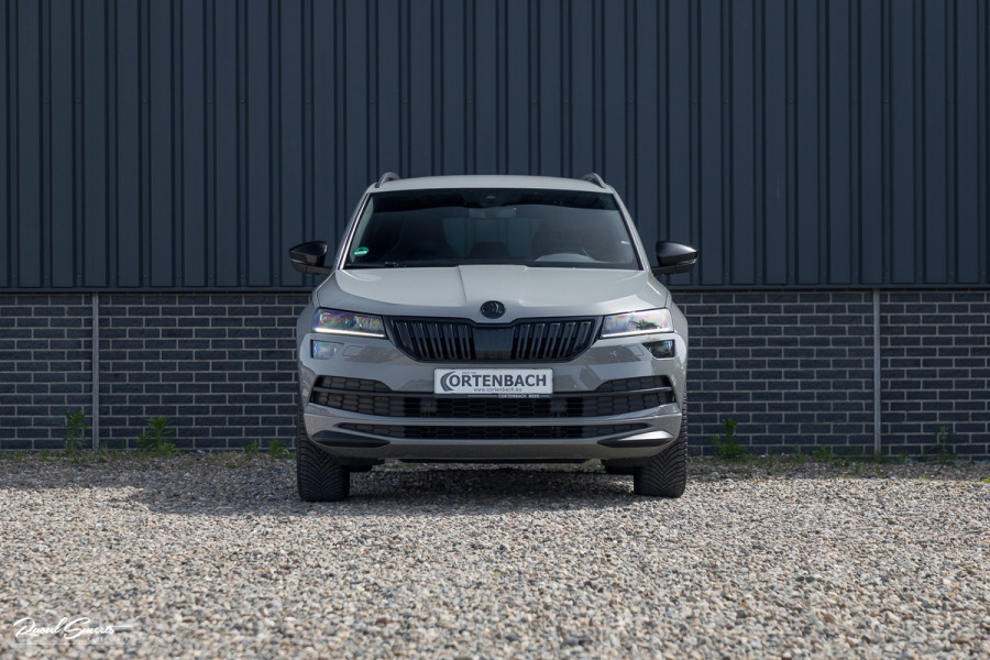 Škoda Karoq 1.5 TSI ACT Sportline Business | Zwenkbare trekhaak | Steel Grey | Blis | Cruise control | Apple carplay |