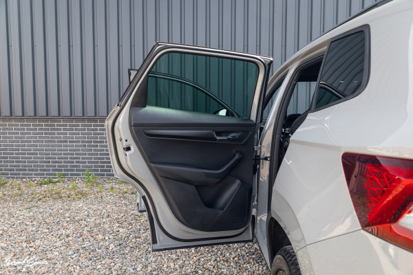 Škoda Karoq 1.5 TSI ACT Sportline Business | Zwenkbare trekhaak | Steel Grey | Blis | Cruise control | Apple carplay |