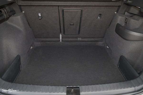 Škoda Karoq 1.5 TSI ACT Sportline Business | Zwenkbare trekhaak | Steel Grey | Blis | Cruise control | Apple carplay |