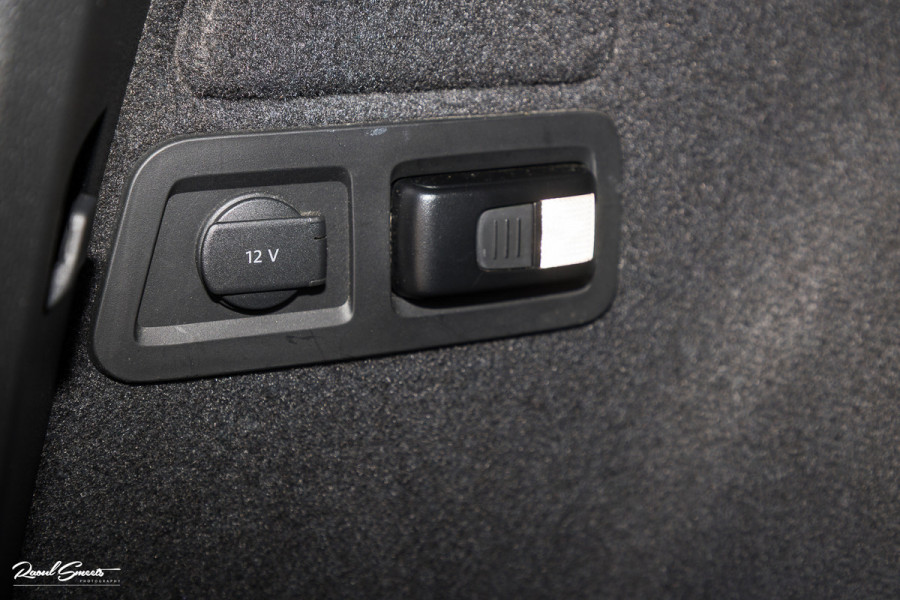 Škoda Karoq 1.5 TSI ACT Sportline Business | Zwenkbare trekhaak | Steel Grey | Blis | Cruise control | Apple carplay |