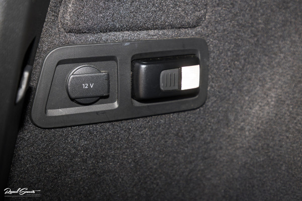 Škoda Karoq 1.5 TSI ACT Sportline Business | Zwenkbare trekhaak | Steel Grey | Blis | Cruise control | Apple carplay |