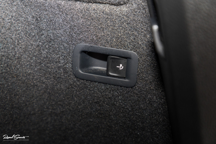 Škoda Karoq 1.5 TSI ACT Sportline Business | Zwenkbare trekhaak | Steel Grey | Blis | Cruise control | Apple carplay |