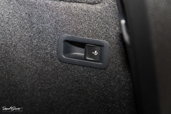 Škoda Karoq 1.5 TSI ACT Sportline Business | Zwenkbare trekhaak | Steel Grey | Blis | Cruise control | Apple carplay |