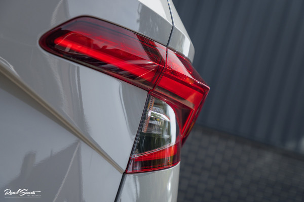 Škoda Karoq 1.5 TSI ACT Sportline Business | Zwenkbare trekhaak | Steel Grey | Blis | Cruise control | Apple carplay |
