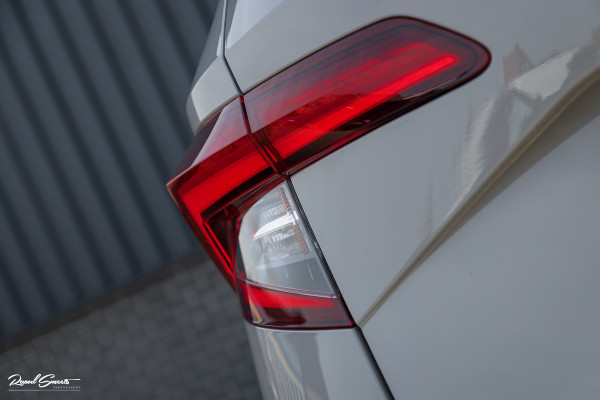 Škoda Karoq 1.5 TSI ACT Sportline Business | Zwenkbare trekhaak | Steel Grey | Blis | Cruise control | Apple carplay |