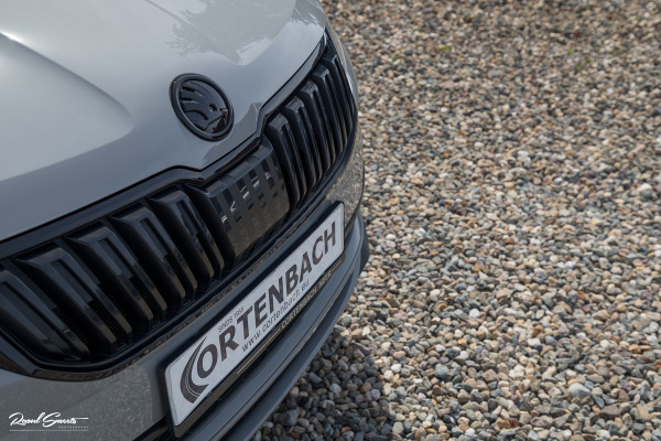 Škoda Karoq 1.5 TSI ACT Sportline Business | Zwenkbare trekhaak | Steel Grey | Blis | Cruise control | Apple carplay |