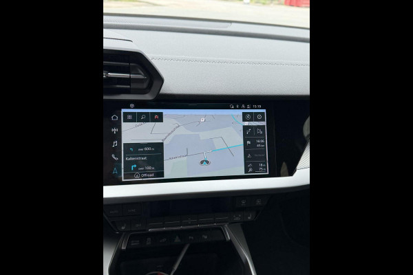 Audi A3 Sportback 40 TFSI S Line | Adaptive cruise control | Trekhaak afneembaar | Lederen bekleding | Stoelverwarming | Camera | Elektrische achterklep | Dodehoeksensoren |