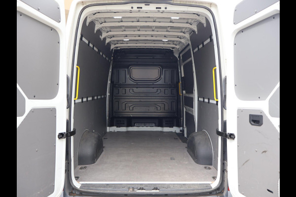 Volkswagen Crafter 35 2.0 TDI 177 PK AUT. L3H3 + 3000 KG TREKHAAK | ADAPTIVE CRUISE | LED | CAMERA | CARPLAY | STOELVERW.
