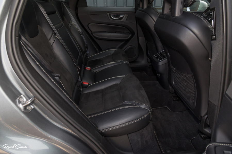 Volvo XC60 2.0 T5 R-Design | Adaptieve cruise | Zwenkbare trekhaak | Panoramadak | Bliss |