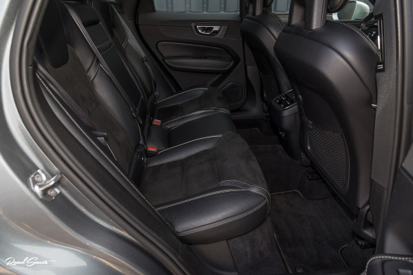 Volvo XC60 2.0 T5 R-Design | Adaptieve cruise | Zwenkbare trekhaak | Panoramadak | Bliss |