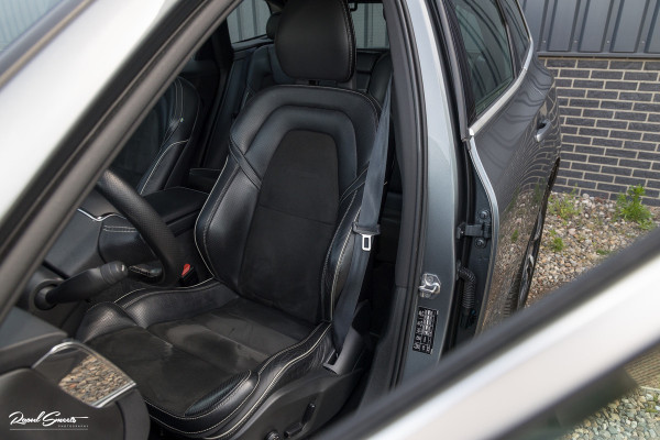 Volvo XC60 2.0 T5 R-Design | Adaptieve cruise | Zwenkbare trekhaak | Panoramadak | Bliss |