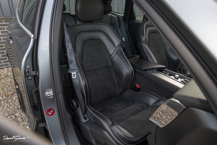 Volvo XC60 2.0 T5 R-Design | Adaptieve cruise | Zwenkbare trekhaak | Panoramadak | Bliss |