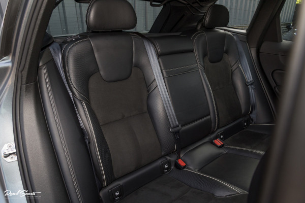 Volvo XC60 2.0 T5 R-Design | Adaptieve cruise | Zwenkbare trekhaak | Panoramadak | Bliss |