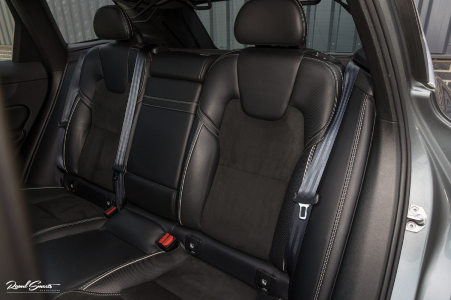 Volvo XC60 2.0 T5 R-Design | Adaptieve cruise | Zwenkbare trekhaak | Panoramadak | Bliss |