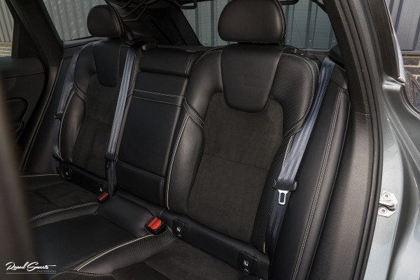 Volvo XC60 2.0 T5 R-Design | Adaptieve cruise | Zwenkbare trekhaak | Panoramadak | Bliss |